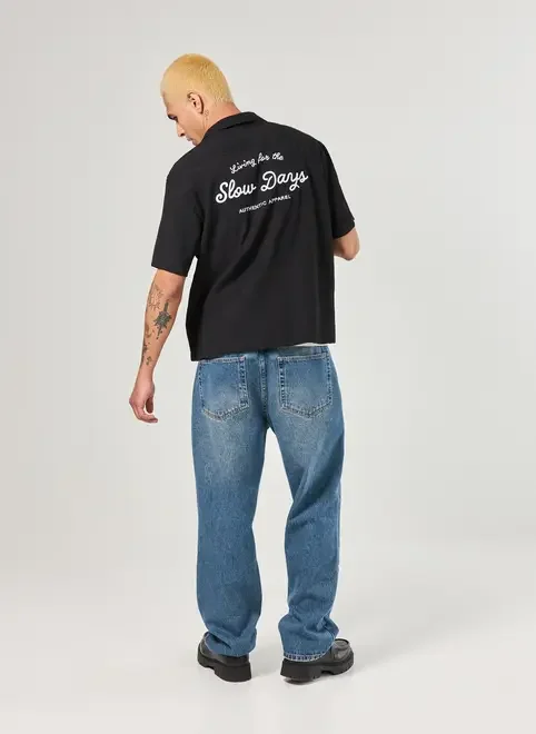 Camisa Box Texturizada Bordado Nas Costas