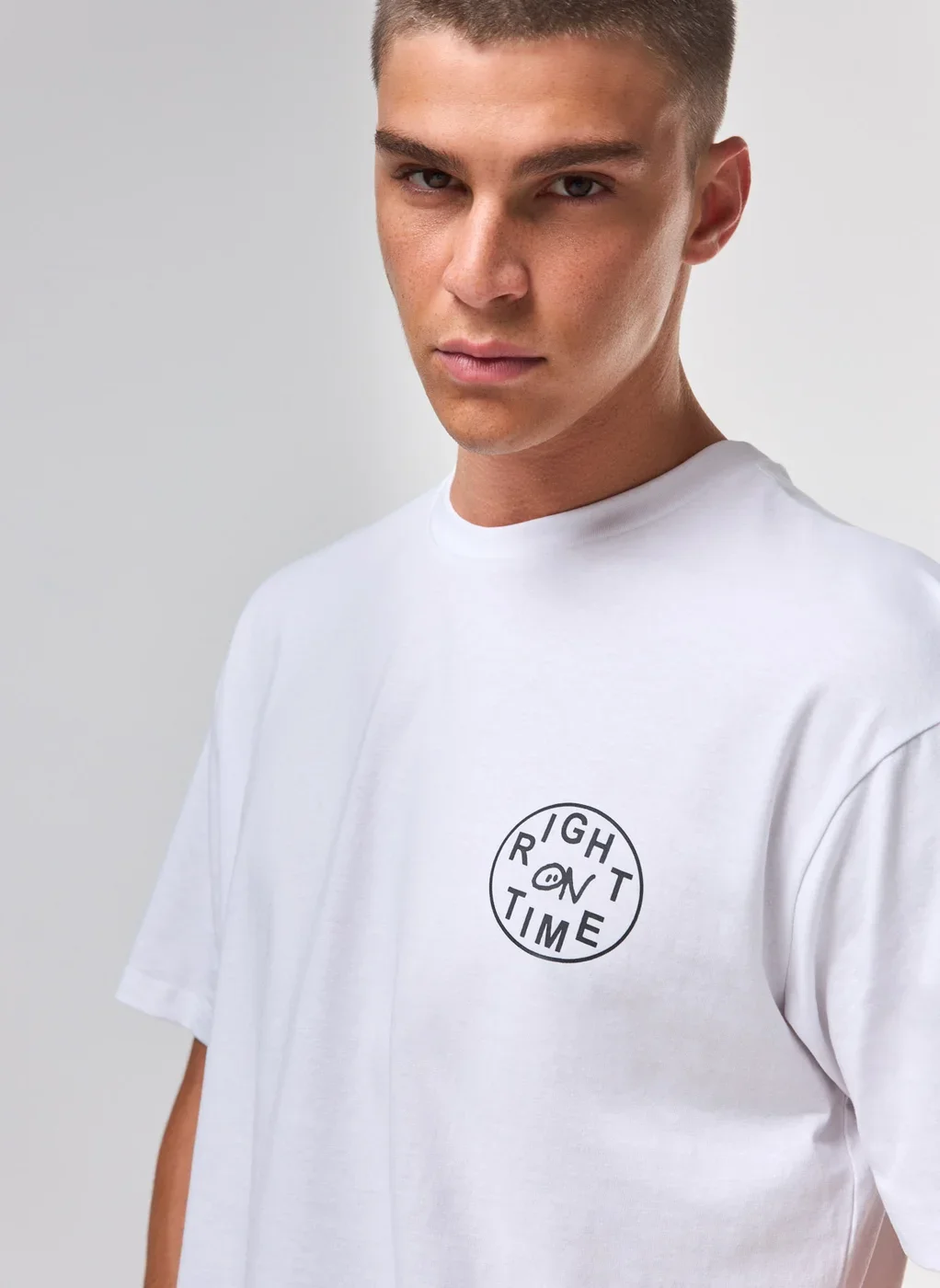 Camiseta Branca Box Right On Time