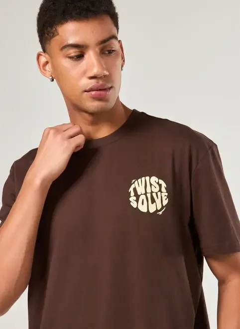 Camiseta Comfort Marrom Twist Solve