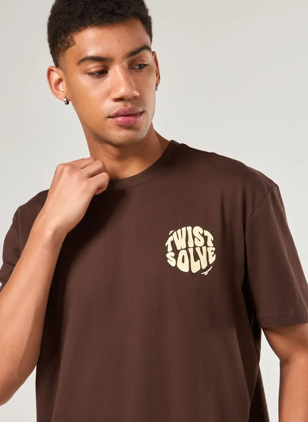 Camiseta Comfort Marrom Twist Solve