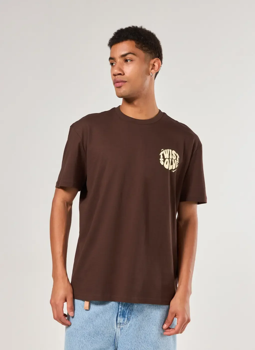 Camiseta Comfort Marrom Twist Solve