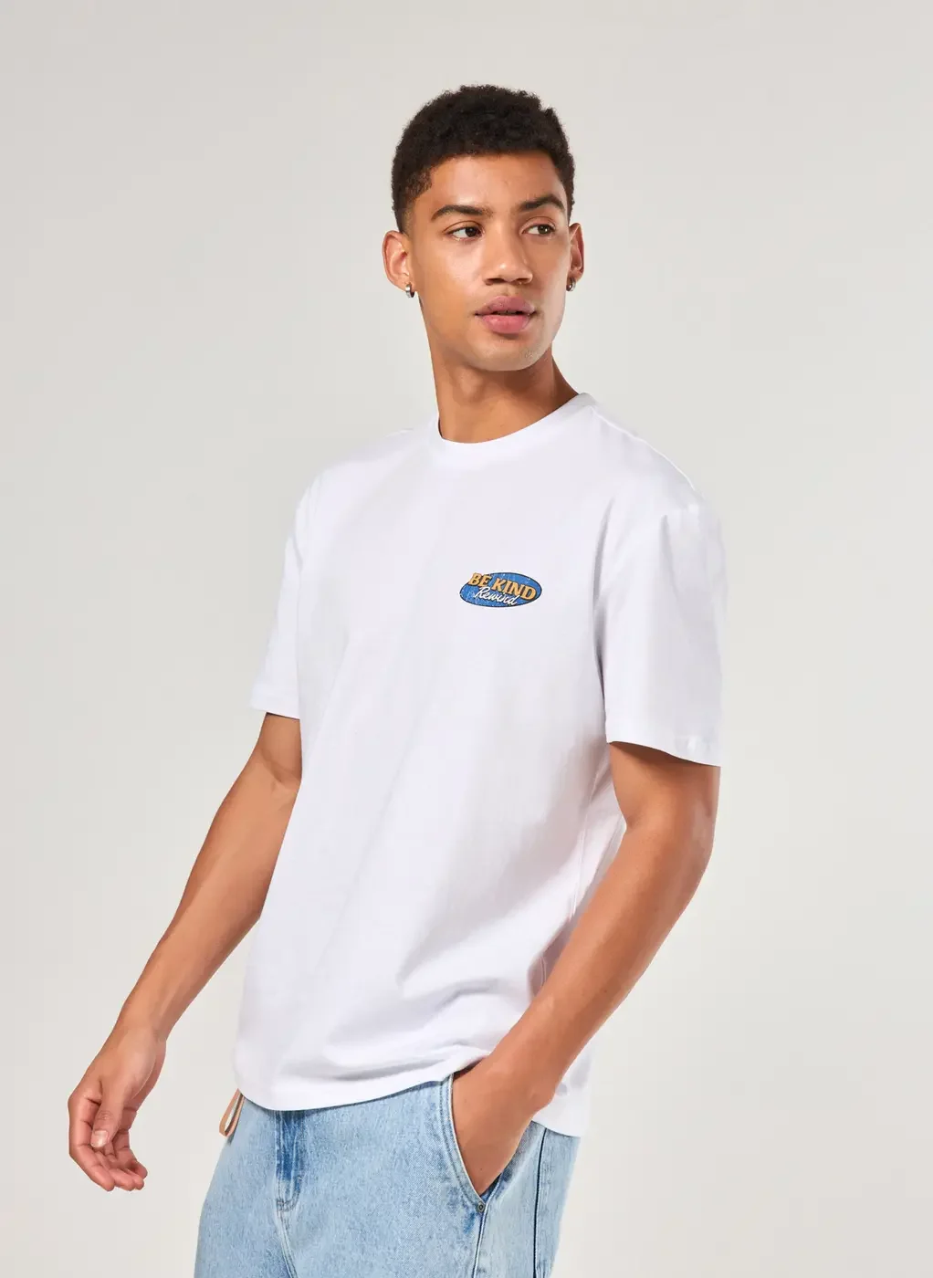 Camiseta Comfort Branca Be Kind