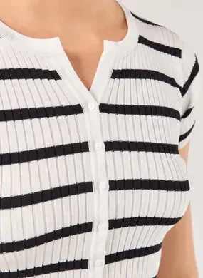 Blusa Malha De Tricô Listrada Com Botões