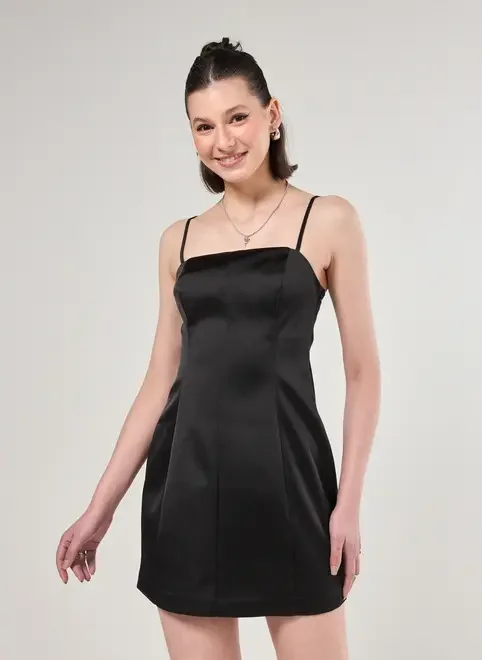 Vestido Estruturado Curto Preto Acetinado