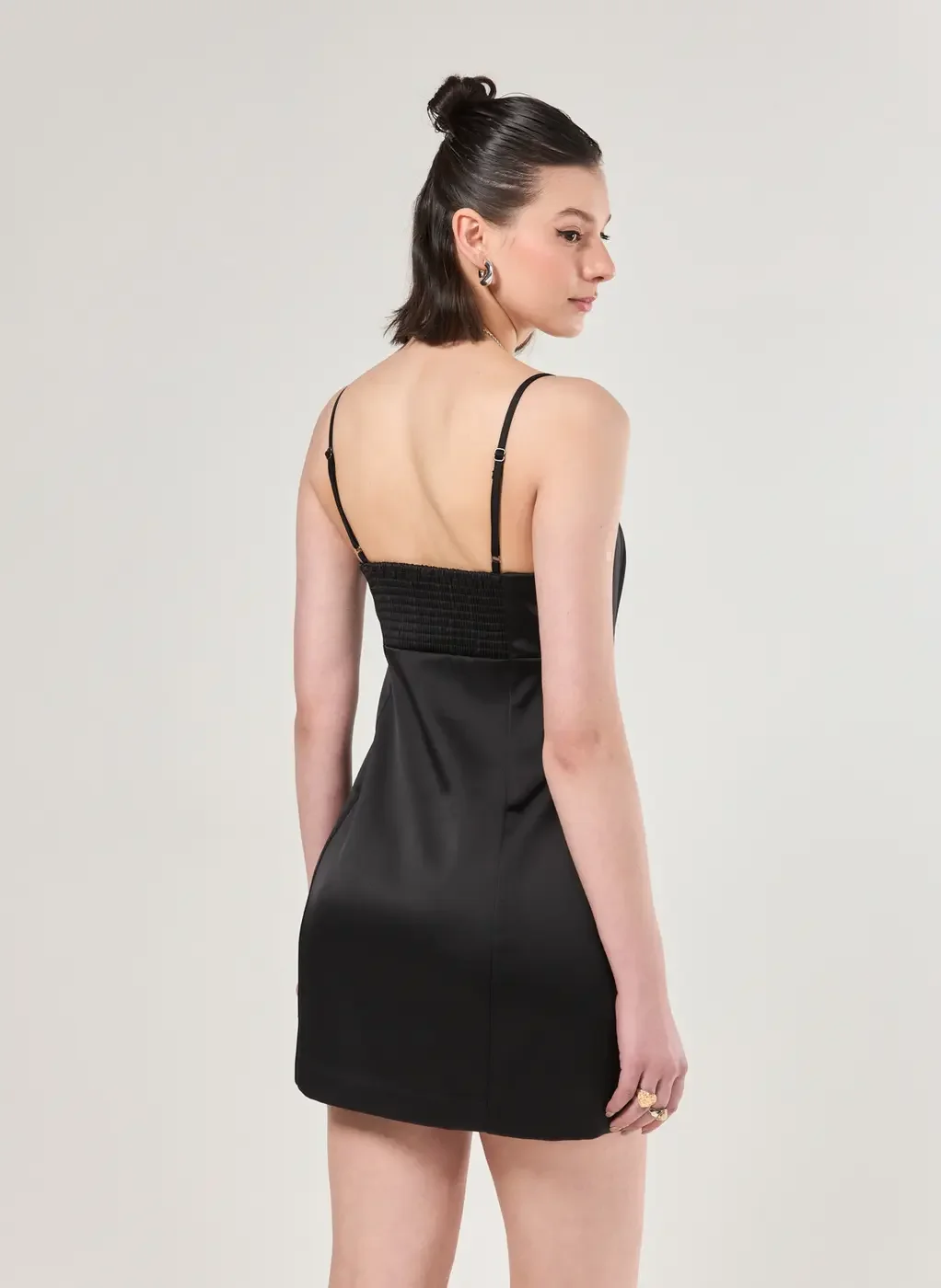 Vestido Estruturado Curto Preto Acetinado