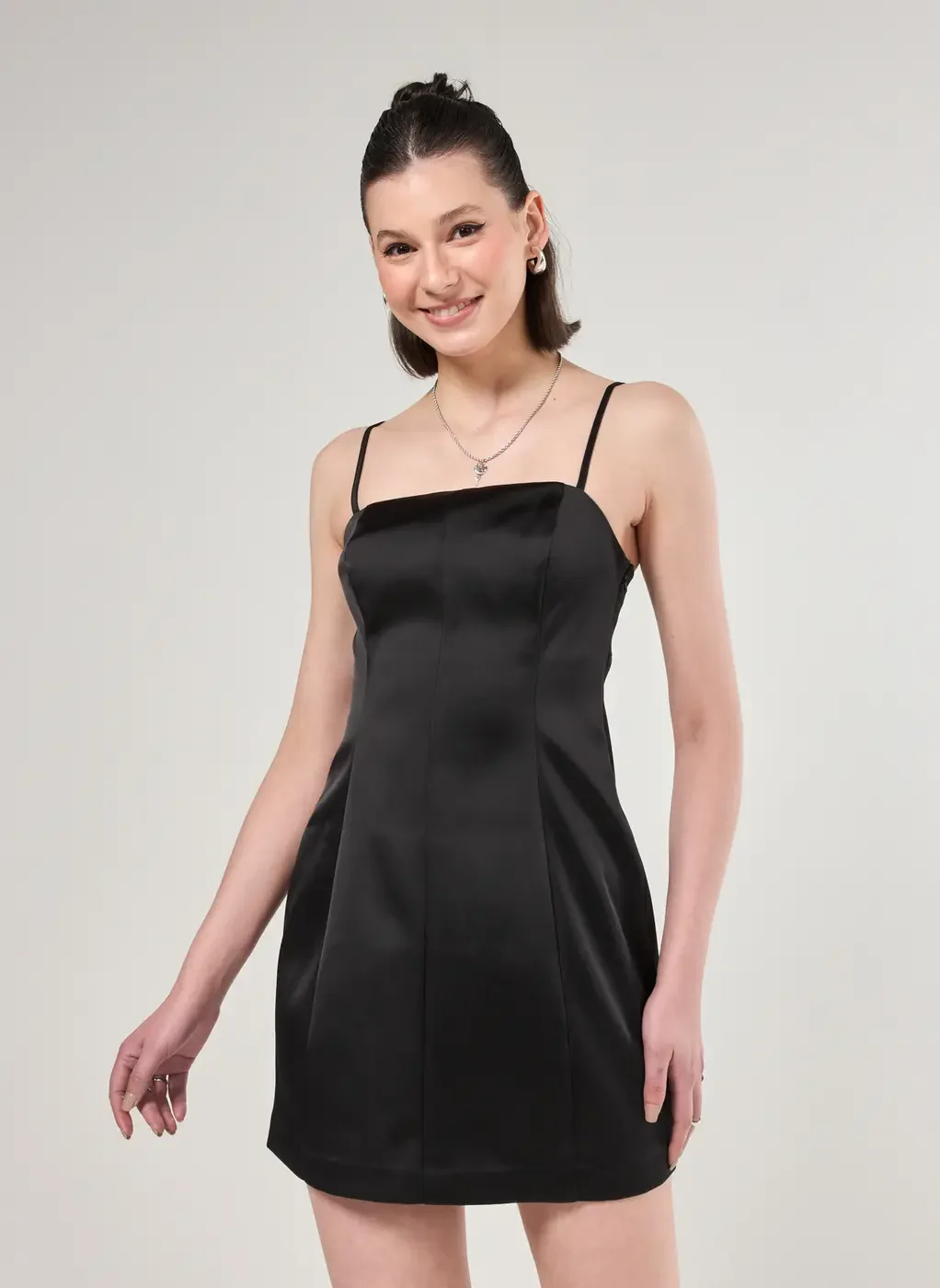 Vestido Estruturado Curto Preto Acetinado