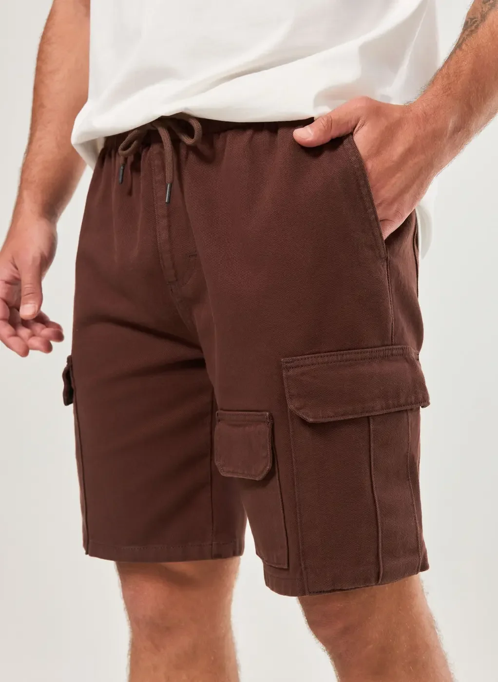 Bermuda Cargo Em Sarja Marrom