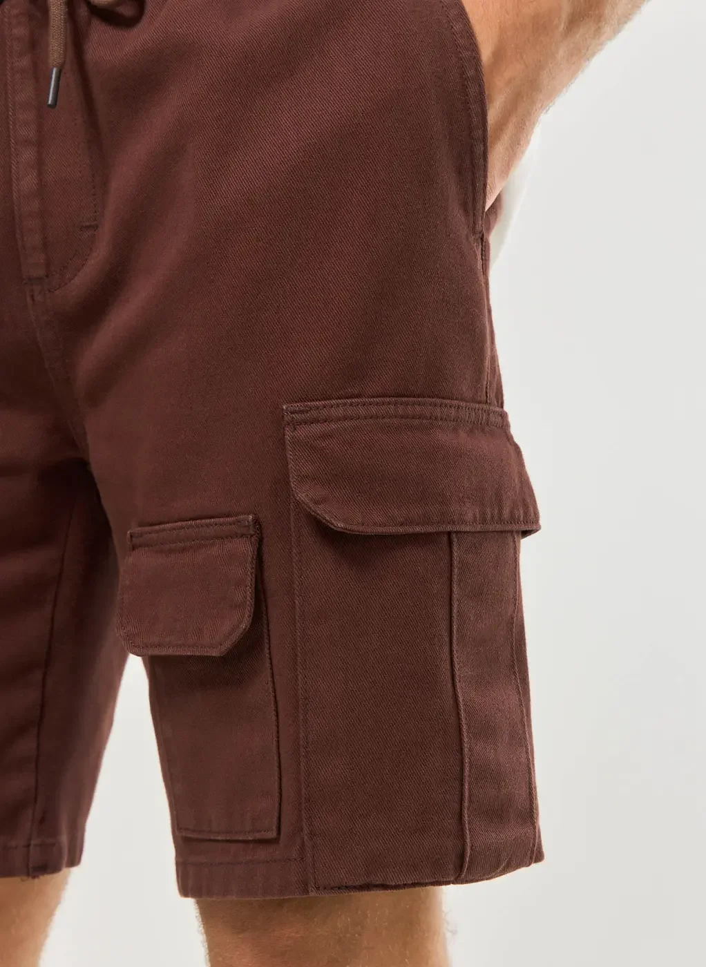 Bermuda Cargo Em Sarja Marrom