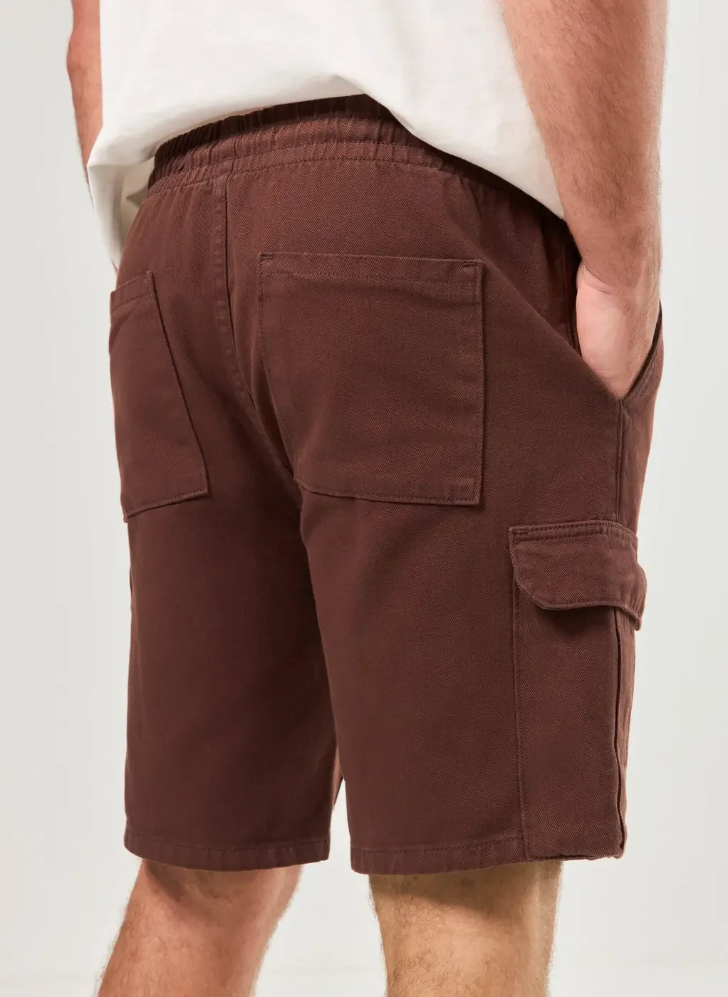 Bermuda Cargo Em Sarja Marrom