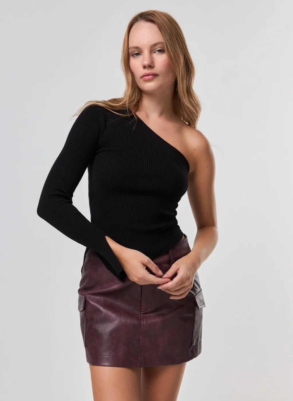 Blusa Tricô Manga Única Longa Assimétrica