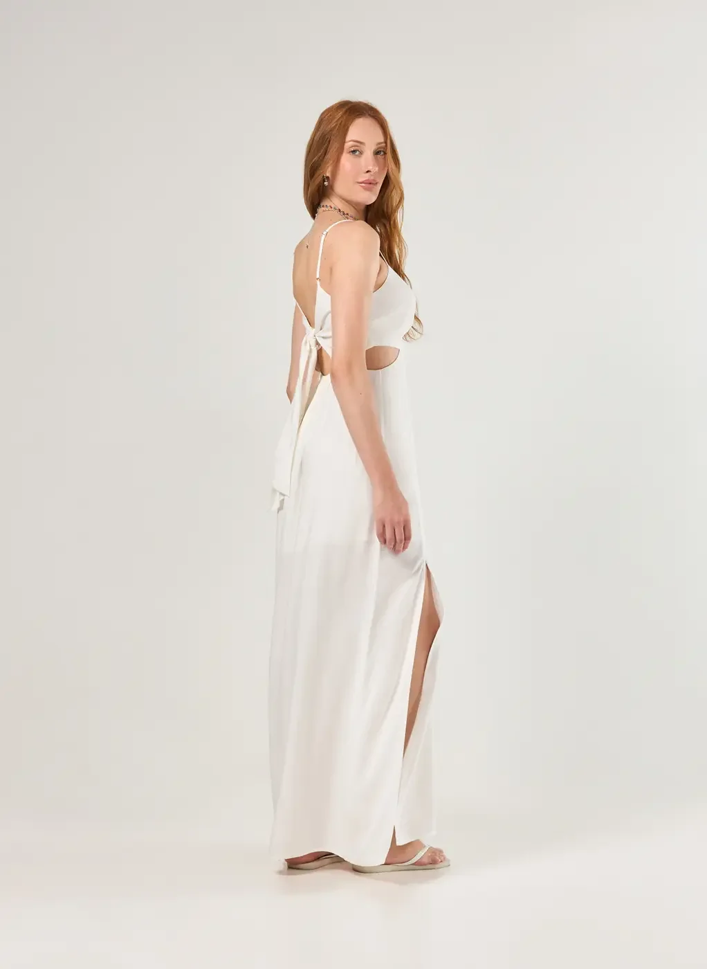 Vestido Longo Off-White Recortes Laterais