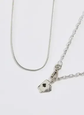 Conjunto 2 Colares Prateados Cartas