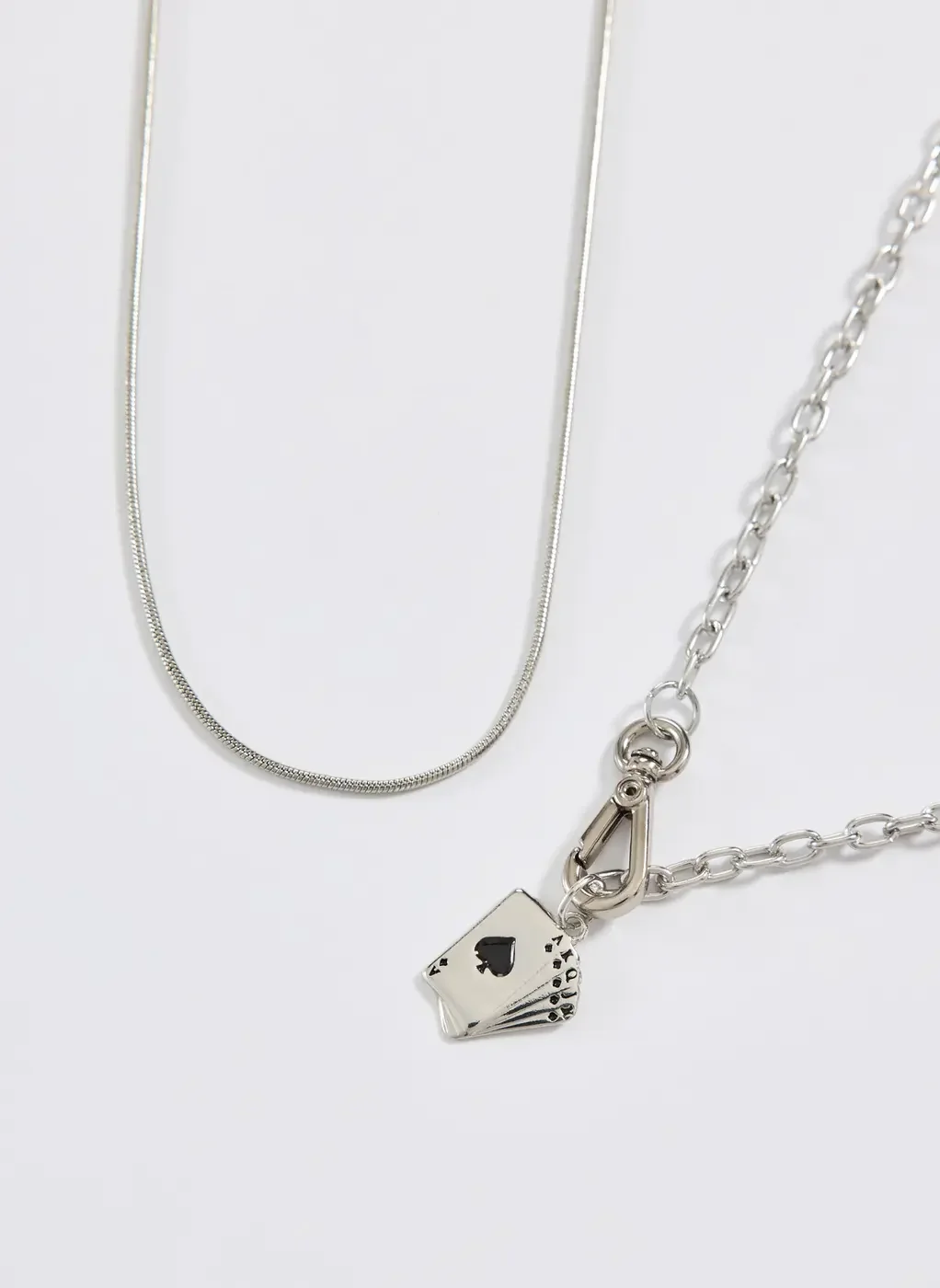 Conjunto 2 Colares Prateados Cartas