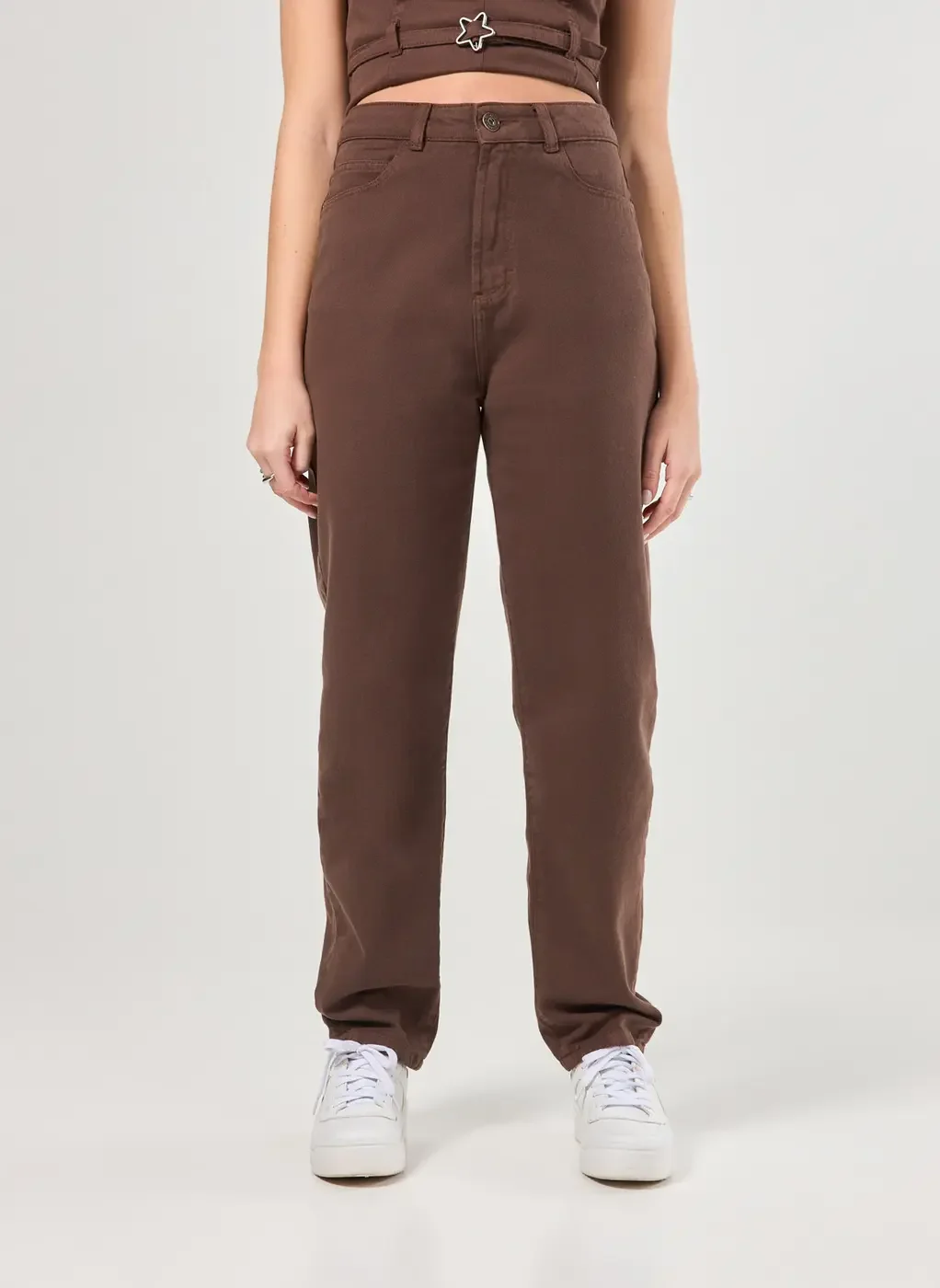 Calça Mom Sarja Marrom