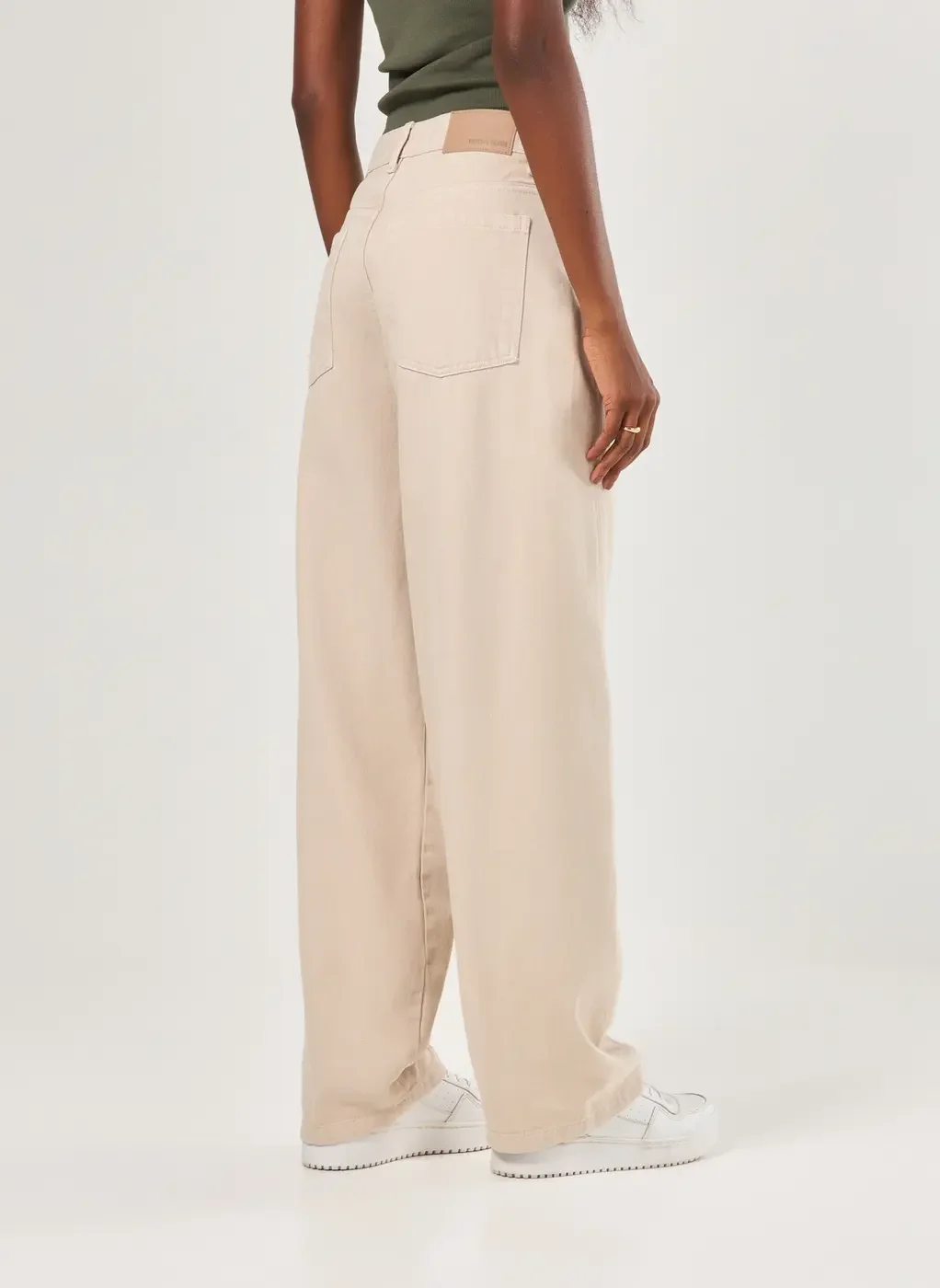 Calça Baggy Cintura Baixa Em Sarja Clara