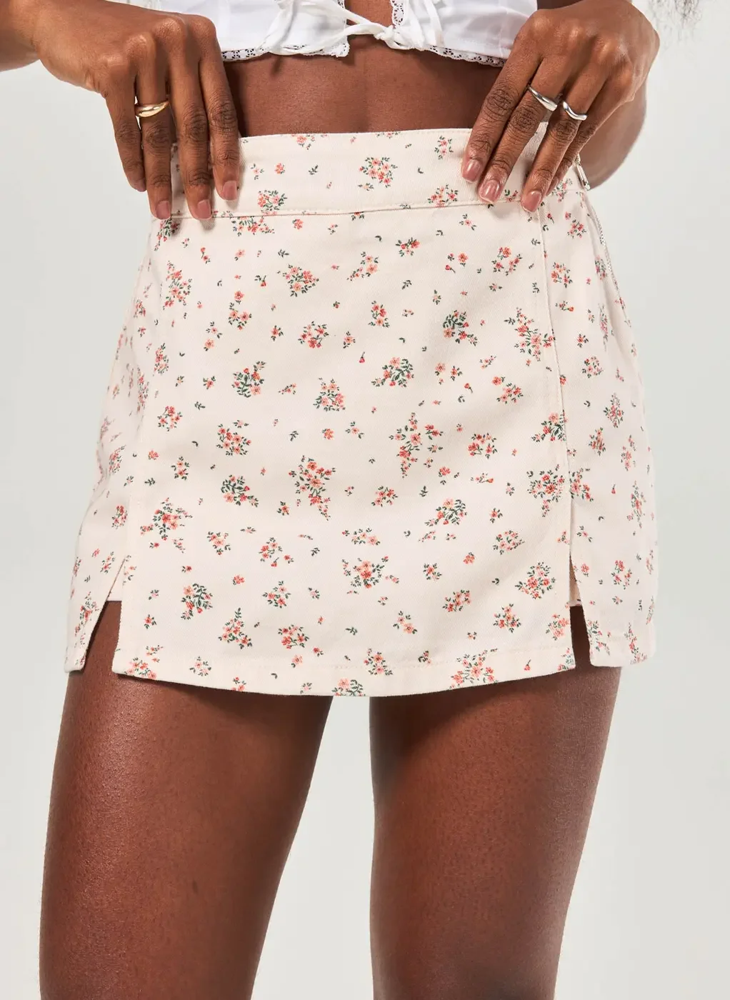 Short Saia Sarja Off-White Florzinhas