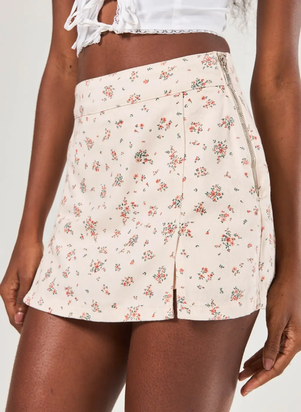 Short Saia Sarja Off-White Florzinhas