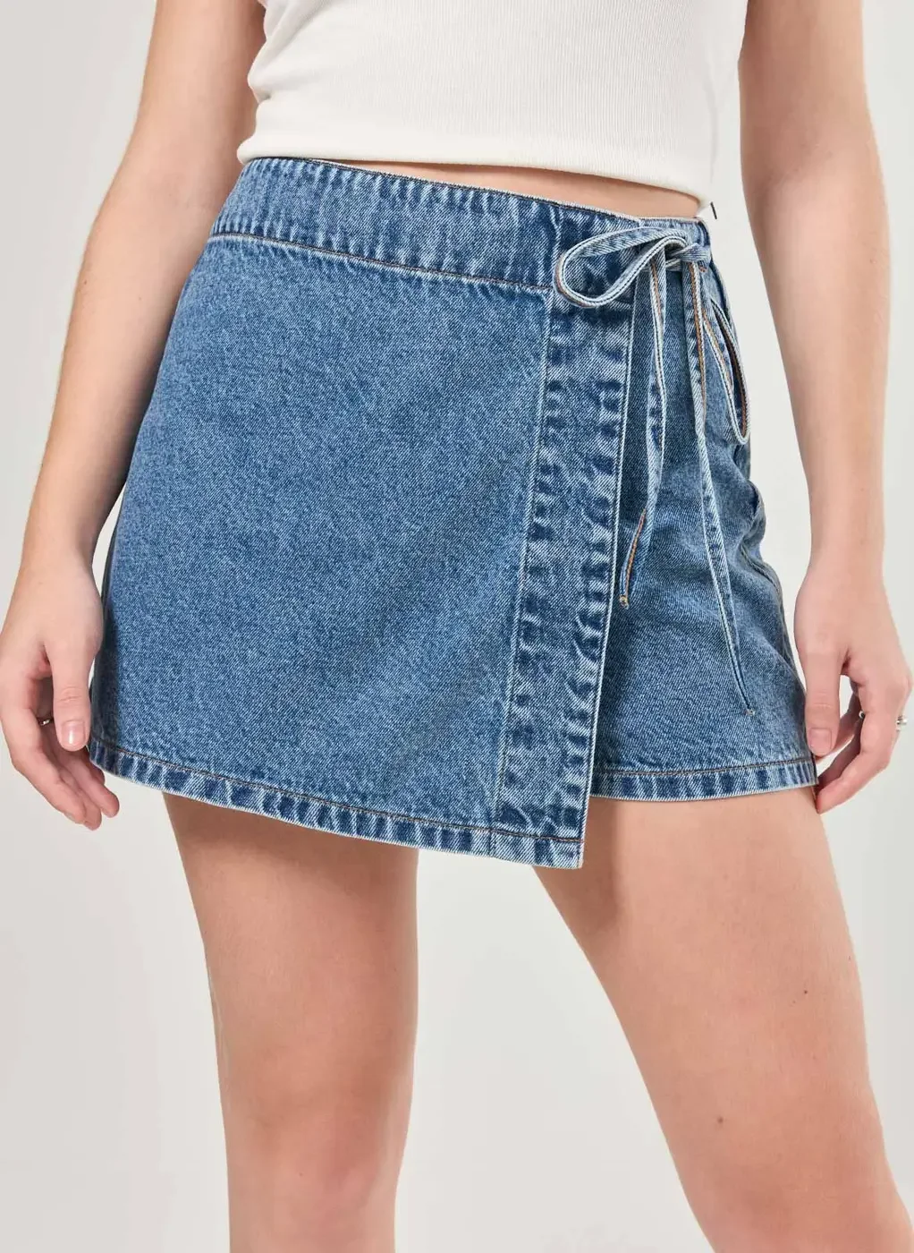 Short Saia Jeans Médio Com Amarração
