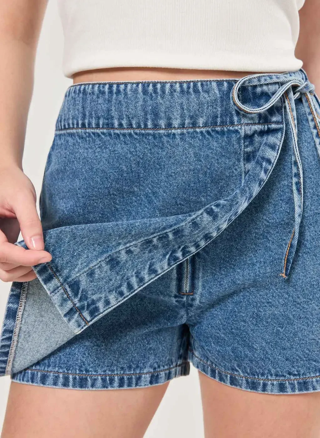 Short Saia Jeans Médio Com Amarração