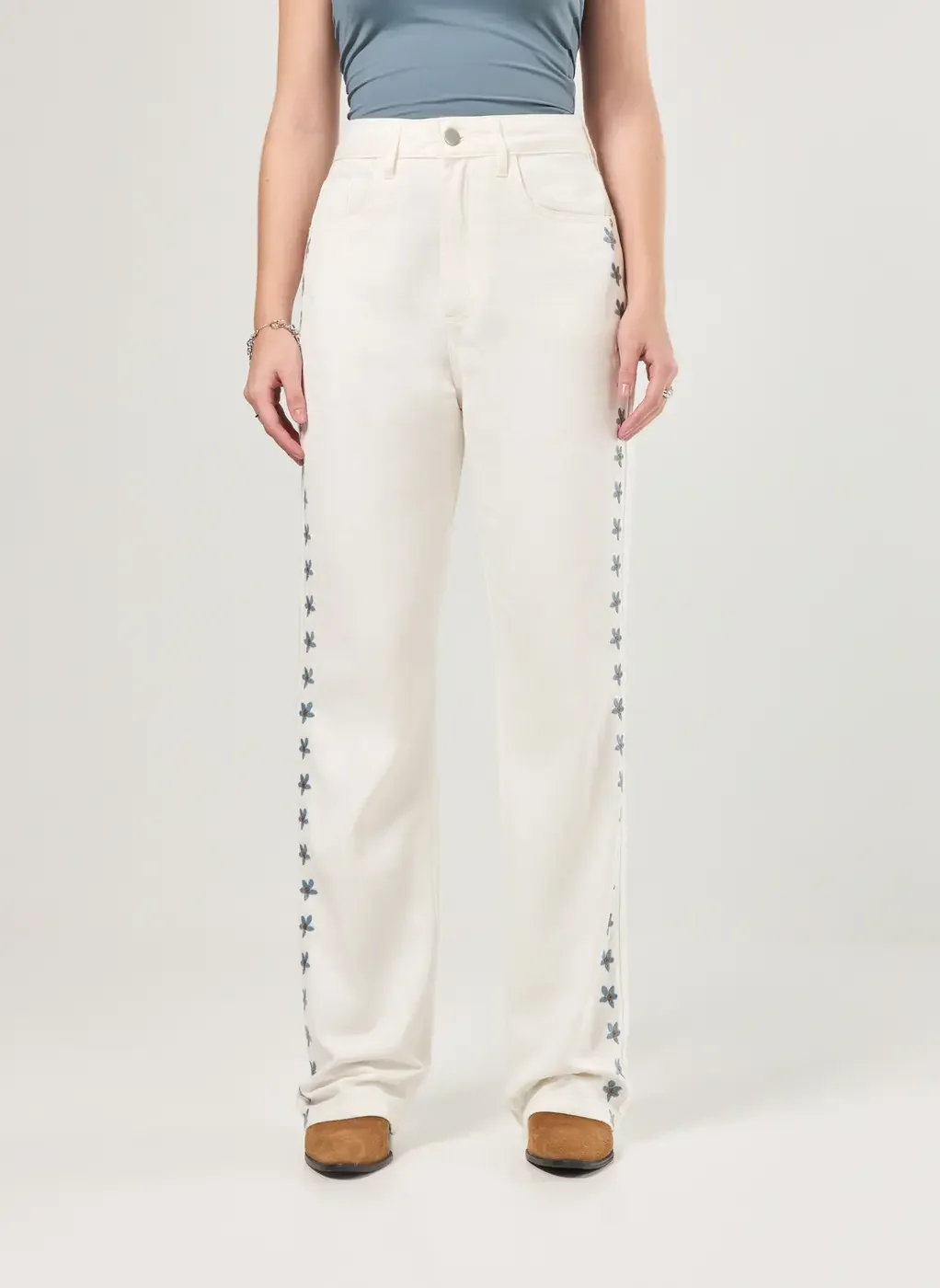 Calça Wide Leg Flores Bordadas