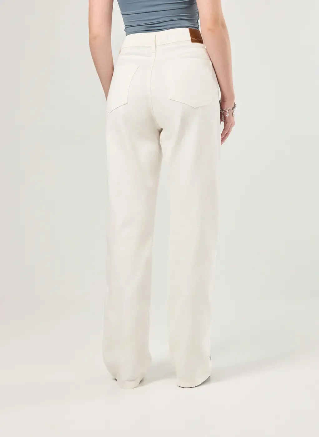 Calça Wide Leg Flores Bordadas