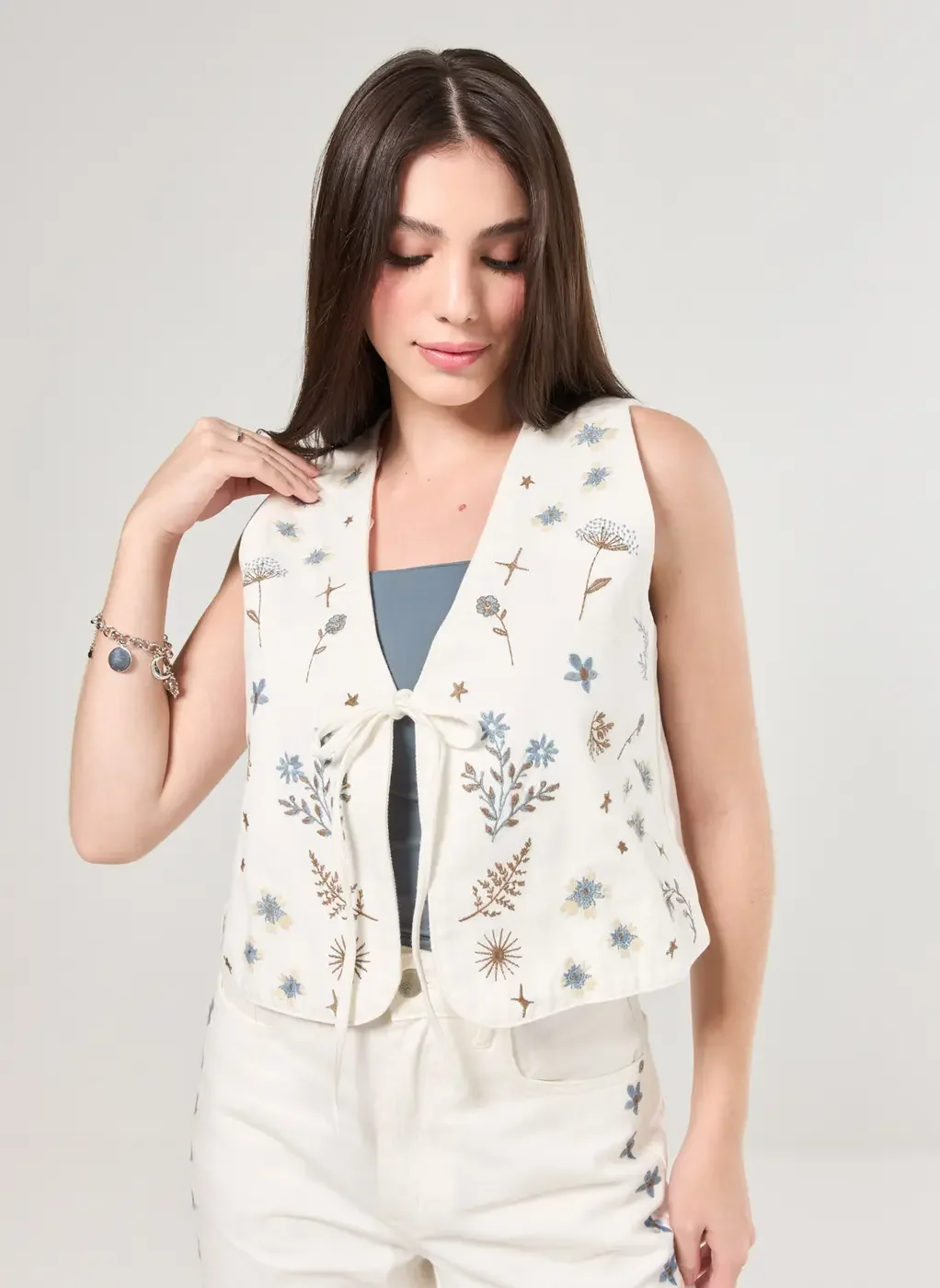 Colete Sarja Off-White Bordado Florido