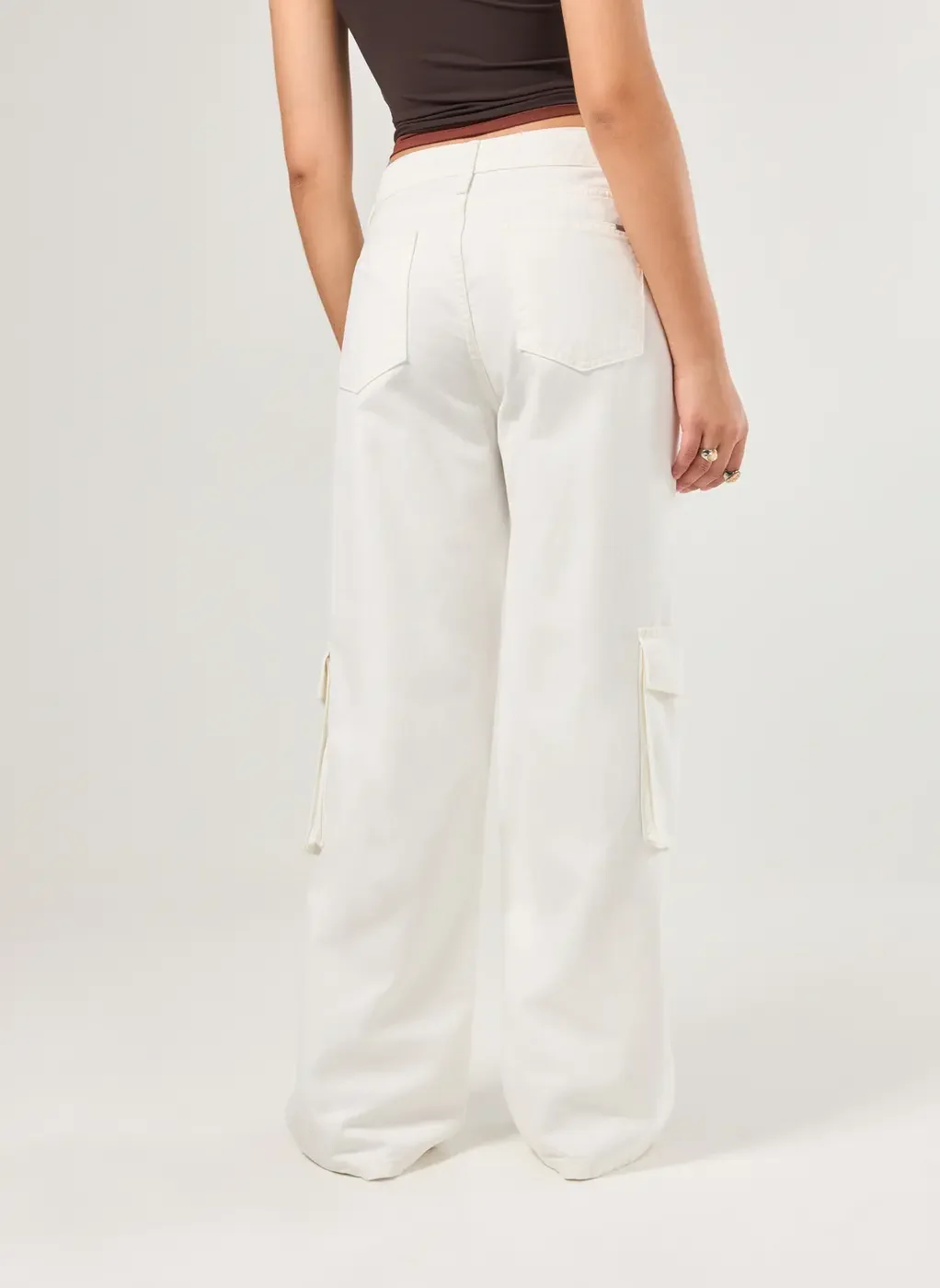 Calça Wide Leg Cargo Cintura Média