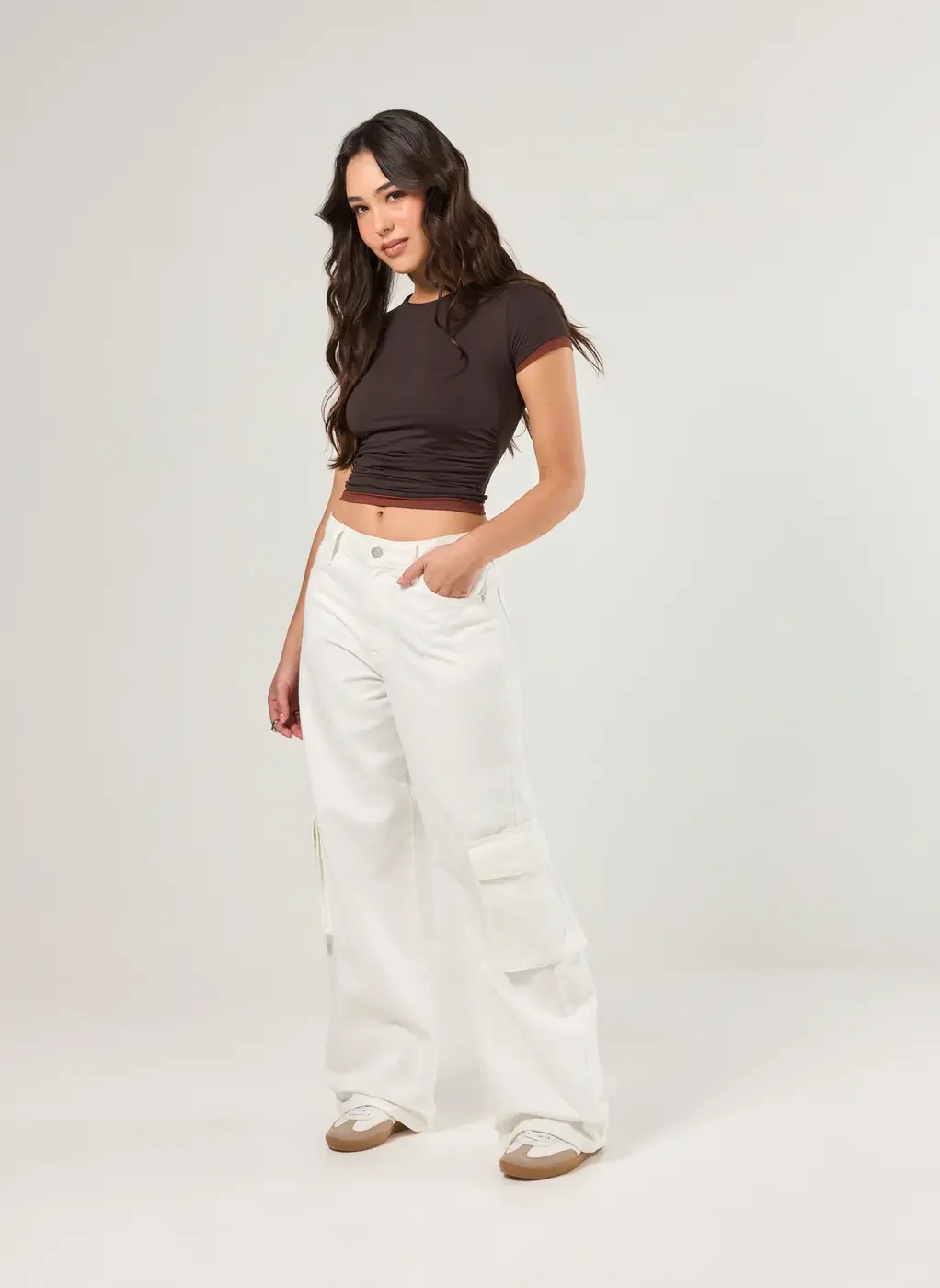 Calça Wide Leg Cargo Cintura Média