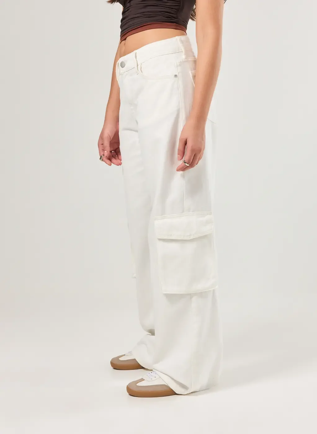 Calça Wide Leg Cargo Cintura Média