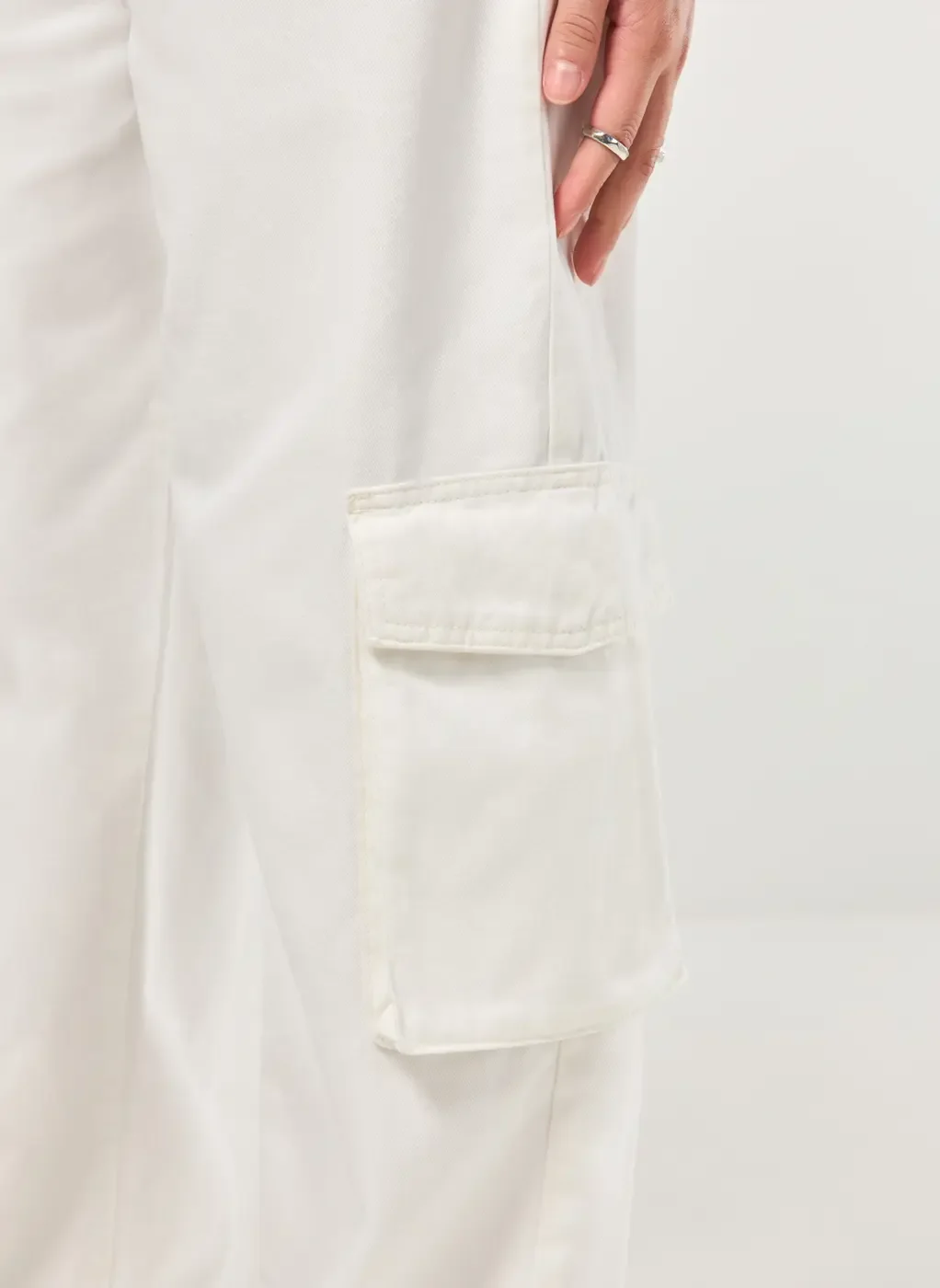 Calça Wide Leg Cargo Cintura Média