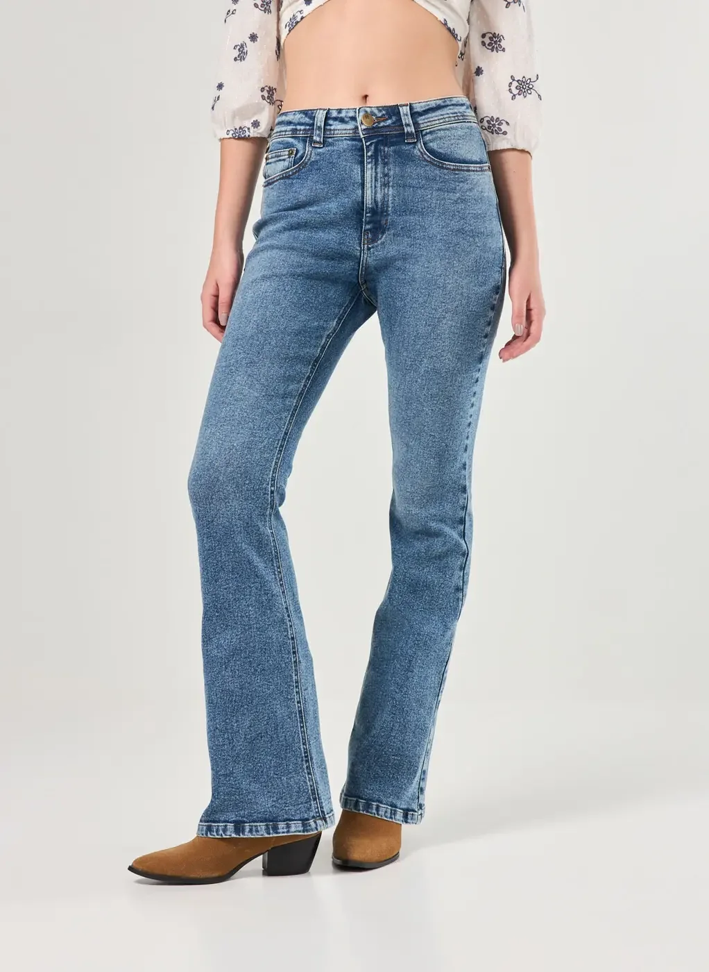 Calça Jeans Bootcut Cintura Média