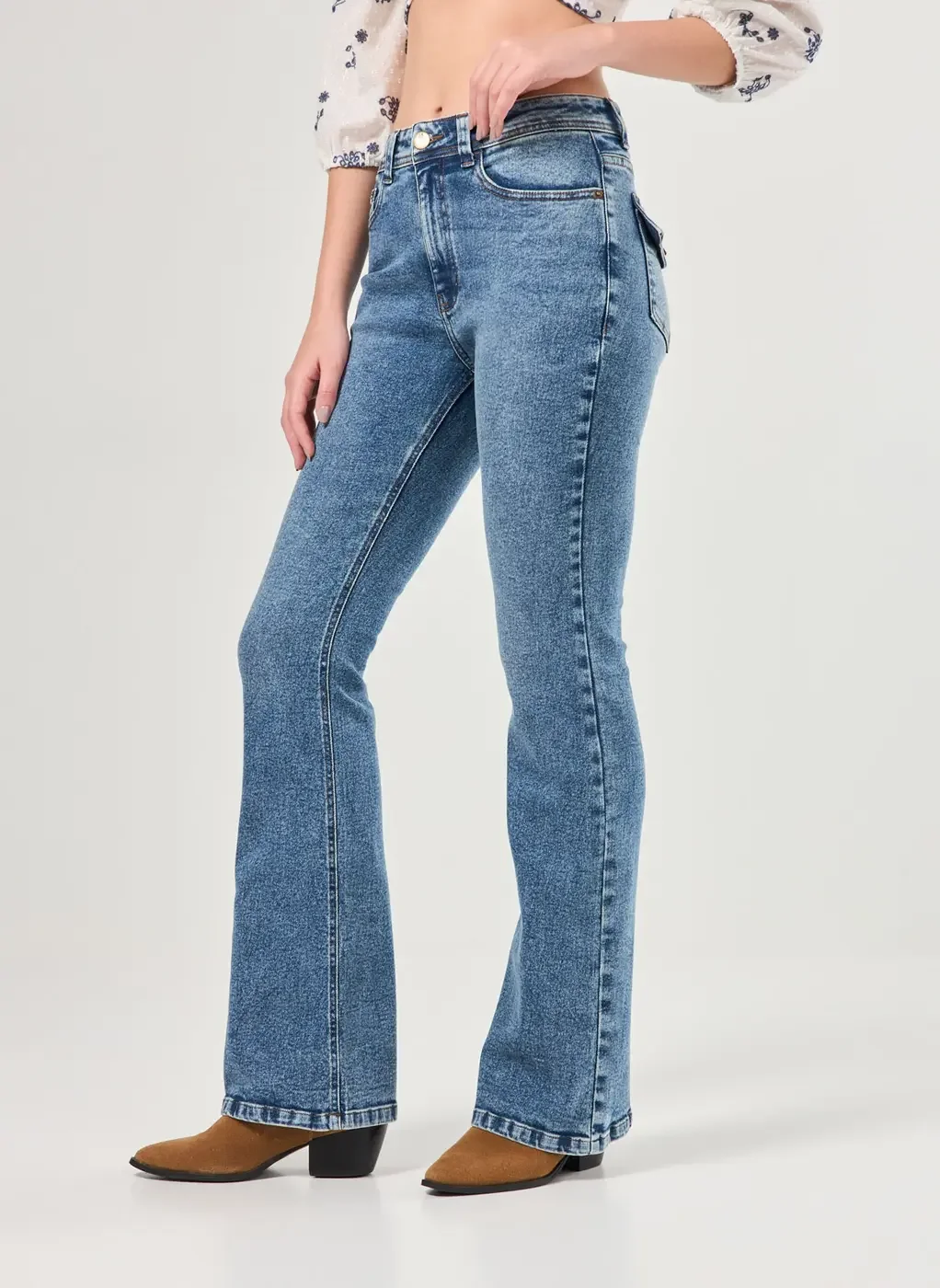 Calça Jeans Bootcut Cintura Média