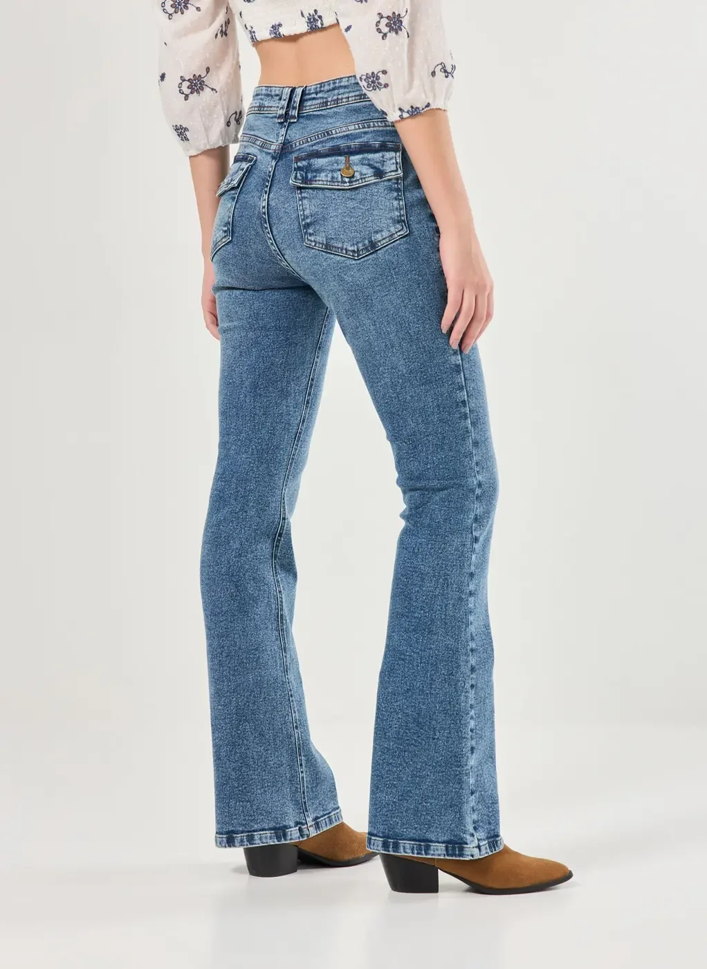 Calça Jeans Bootcut Cintura Média