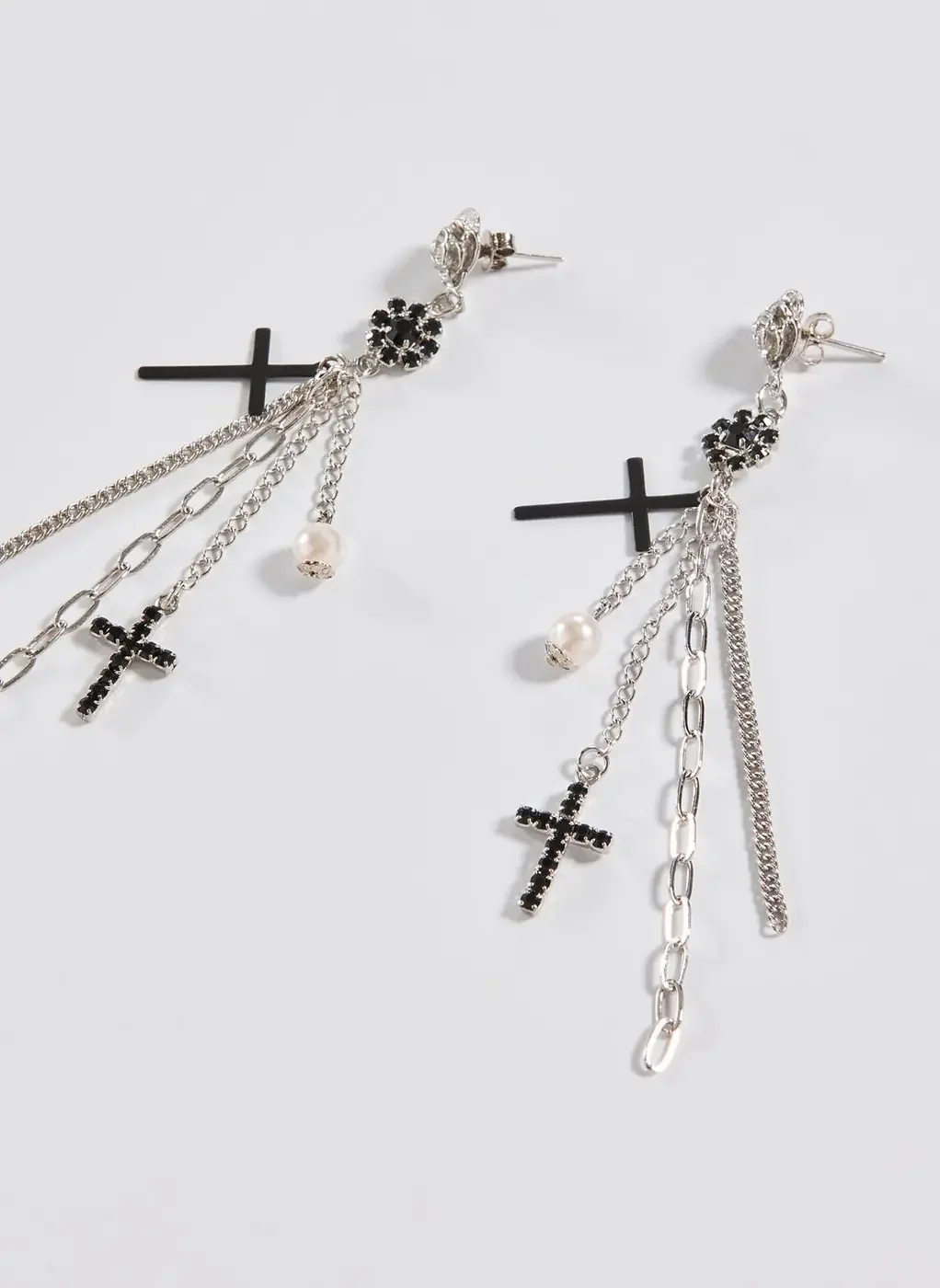 Brinco Prateado Alongado Cruz