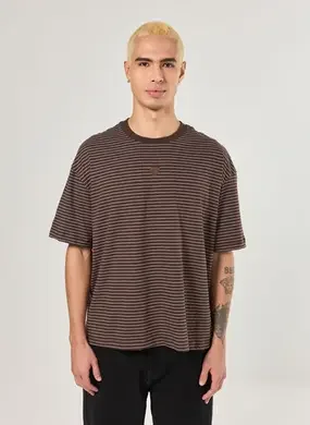 Camiseta Box Listrada Bordado