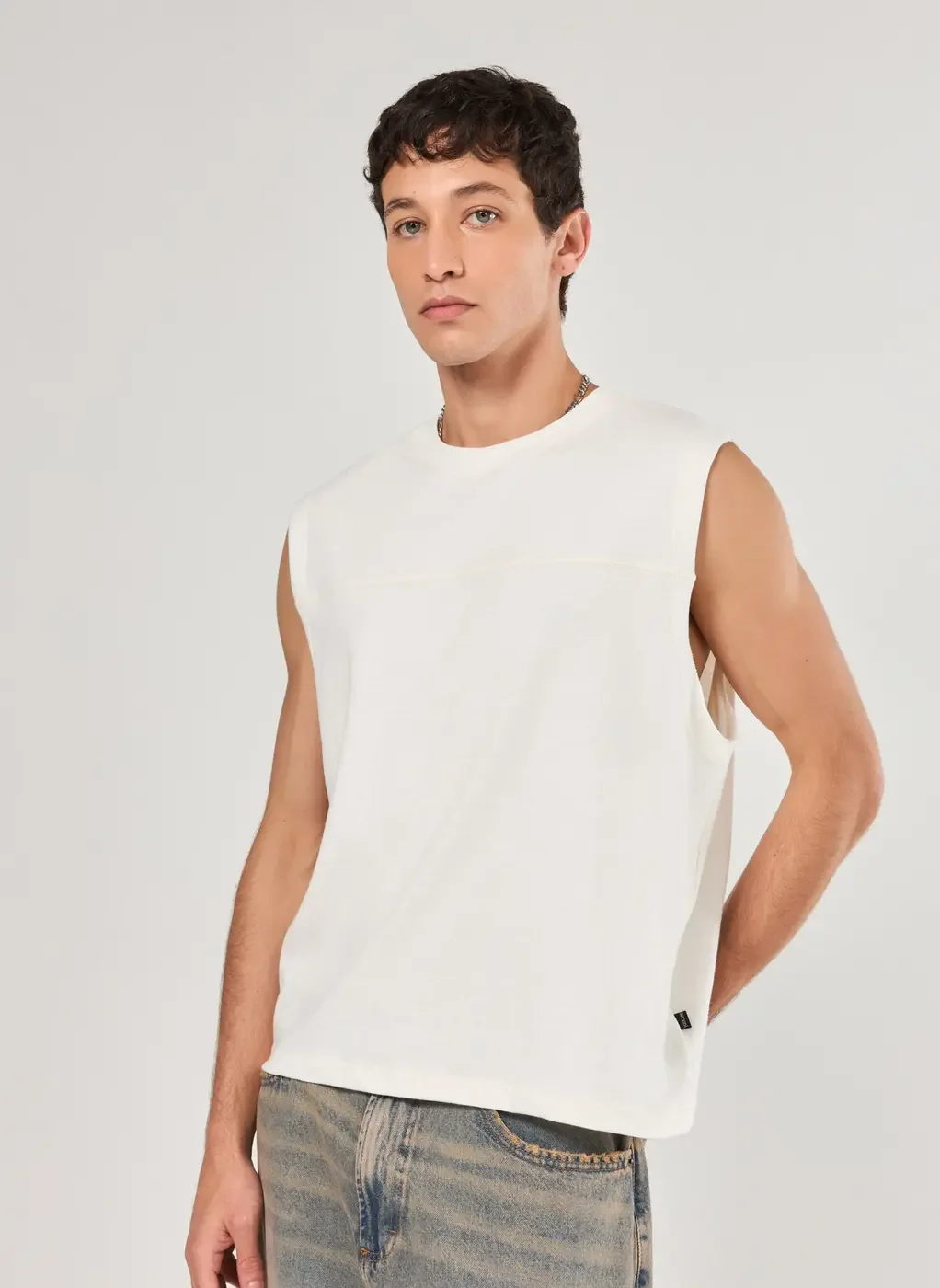 Regata Sleeveless Off-White Costura Marcante