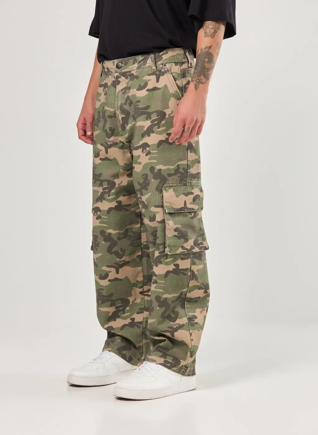 Calça Sarja Baggy Cargo Camuflada
