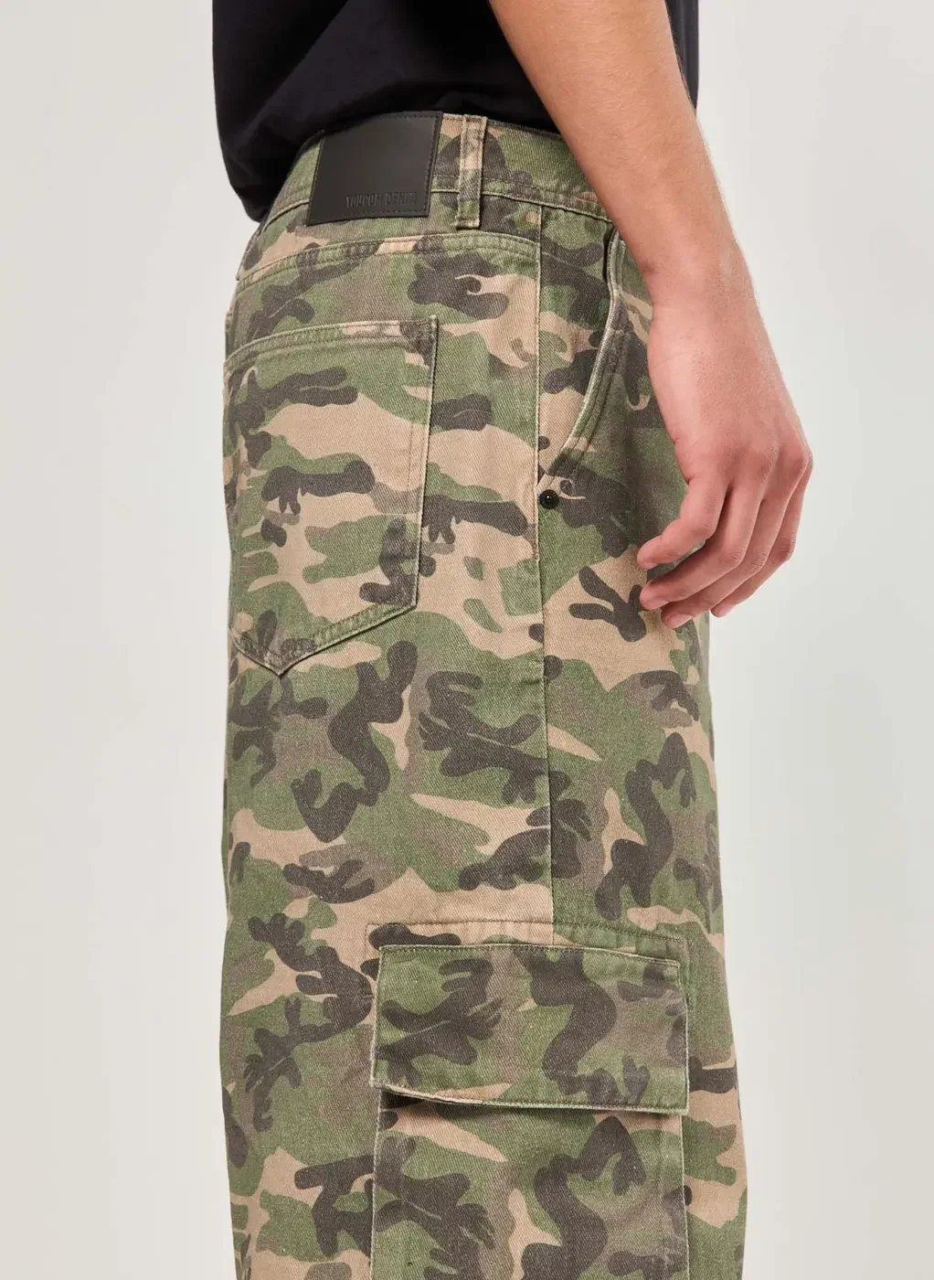Calça Sarja Baggy Cargo Camuflada