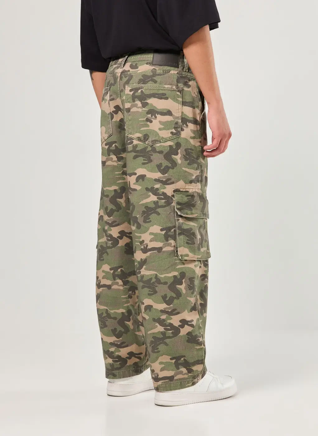 Calça Sarja Baggy Cargo Camuflada