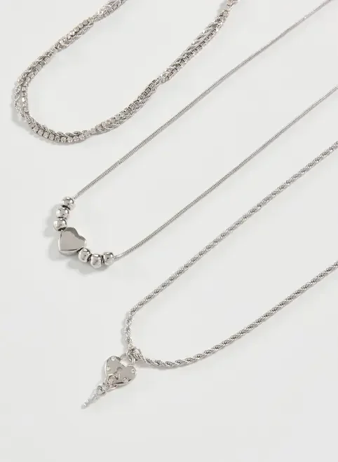 Conjunto Com 3 Colares De Coração