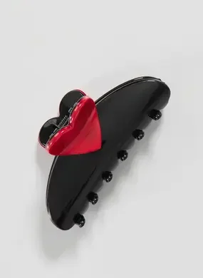 Piranha De Cabelo Preta Coração