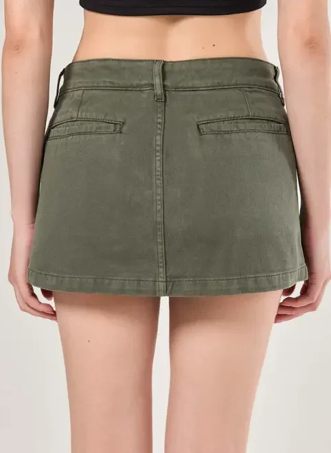 Short Saia Sarja Botão Deslocado