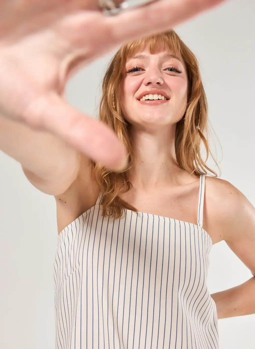 Vestido Em Sarja Listrada Com Babado