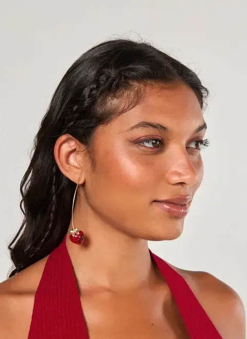 Brinco Dourado Morango Resina