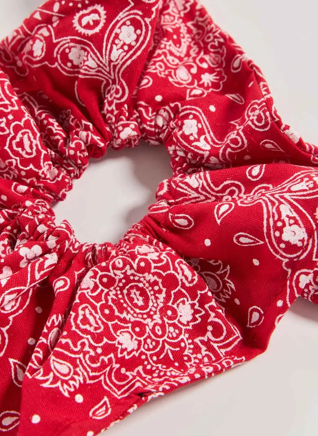 Scrunchie Vermelho Estampa Bandana