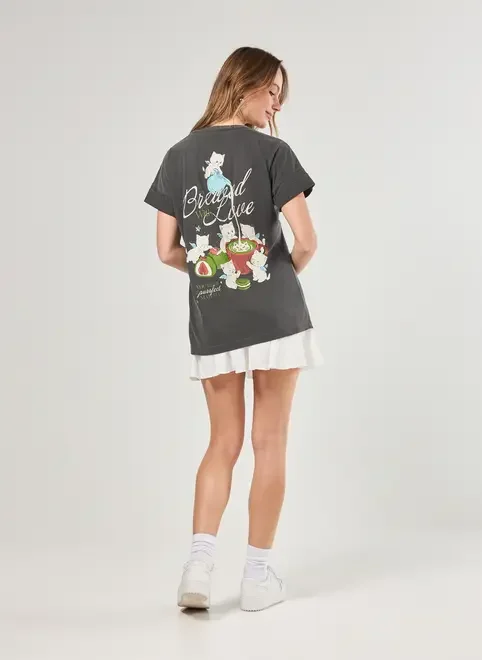 Camiseta Oversized Preta Estonada Gatos Místicos
