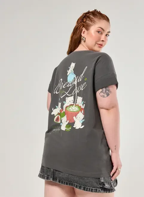 Camiseta Oversized Preta Estonada Gatos Místicos