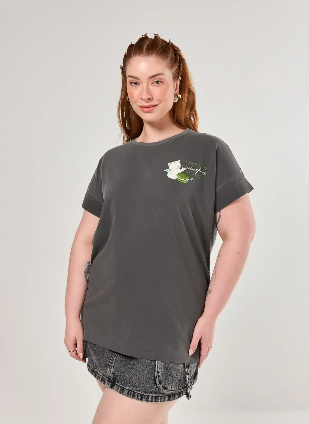 Camiseta Oversized Preta Estonada Gatos Místicos