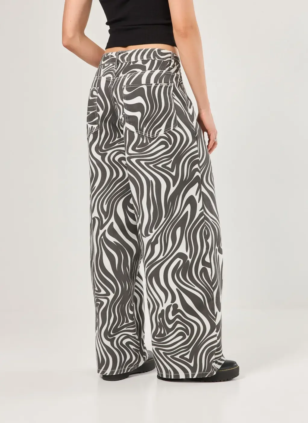 Calça Super Wide Leg Sarja Zebra