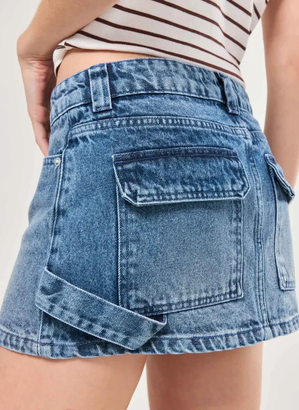 Saia Jeans Cintura Baixa Utilitária